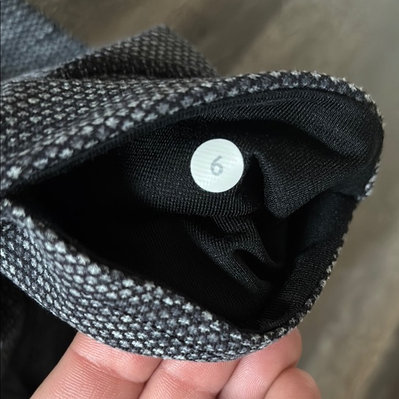 Lululemon Athletica Gray Cropped Leggings - Picture 5 of 5